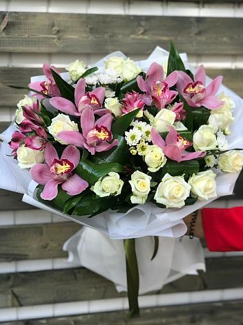 Букет цветов из: Розы и Хризантемы в Заметчино