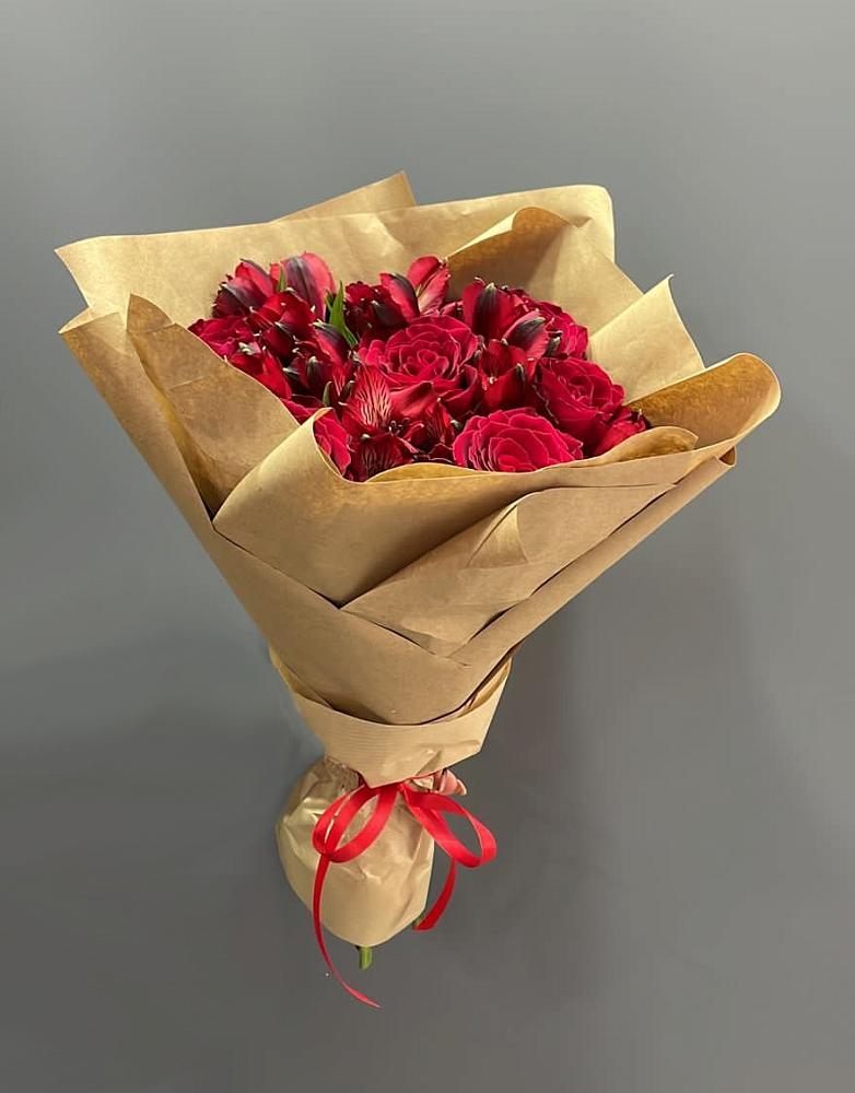 Букет цветов из: Альстромерии и Розы в Заметчино