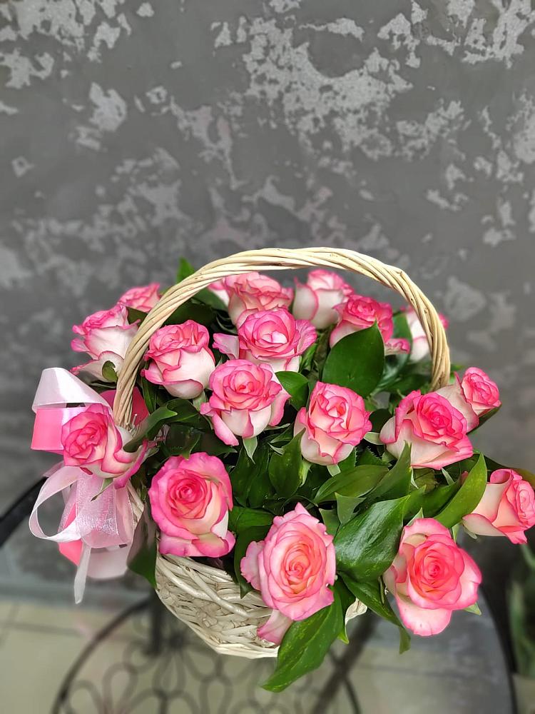 Цветочная композиция из Розы в корзине в Заметчино