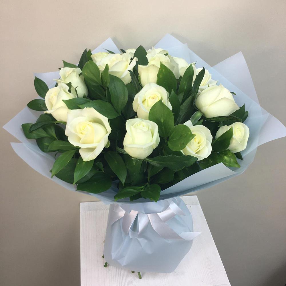 Букет 15 Белых роз Проуд в Заметчино
