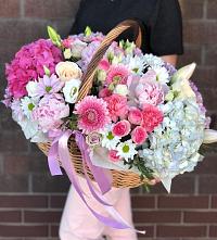 Композиция солнечный день в Заметчино Цветочная композиция из Розы, Хризантемы, Пионы и Лизиантусы в корзине в Заметчино