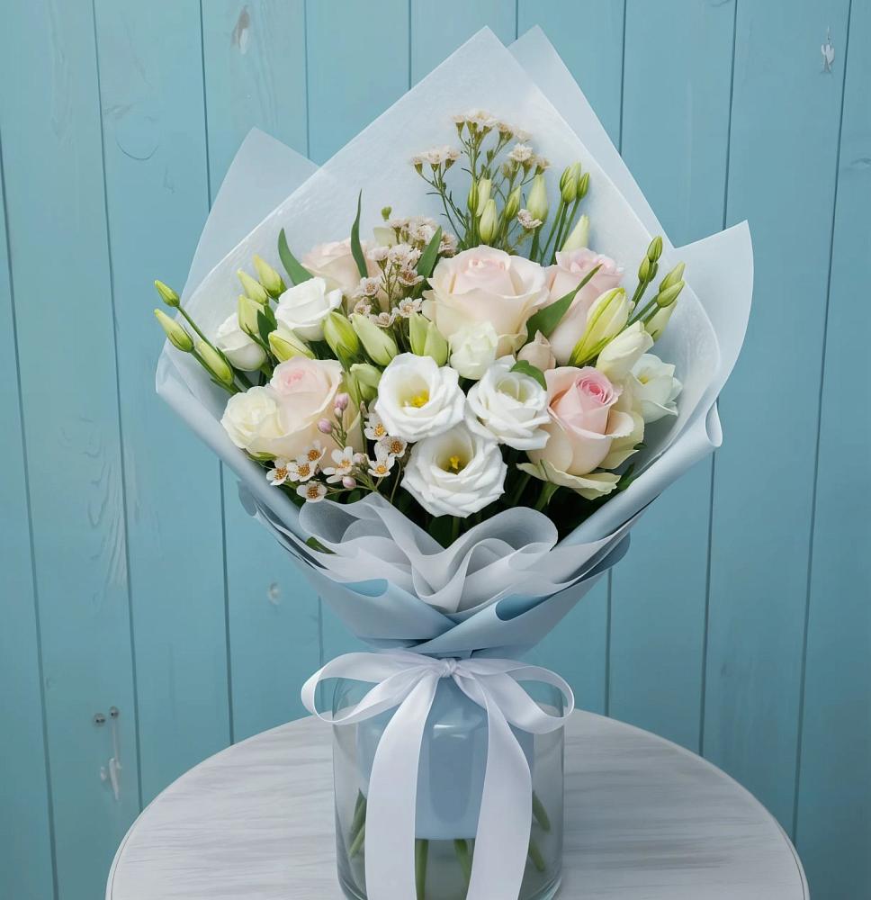 Букет цветов из: Розы и Лизиантусы в Заметчино