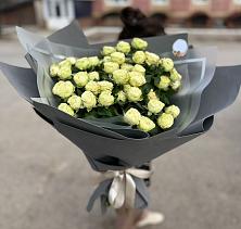 Букет Белые кустовые розы Солинеро в Заметчино