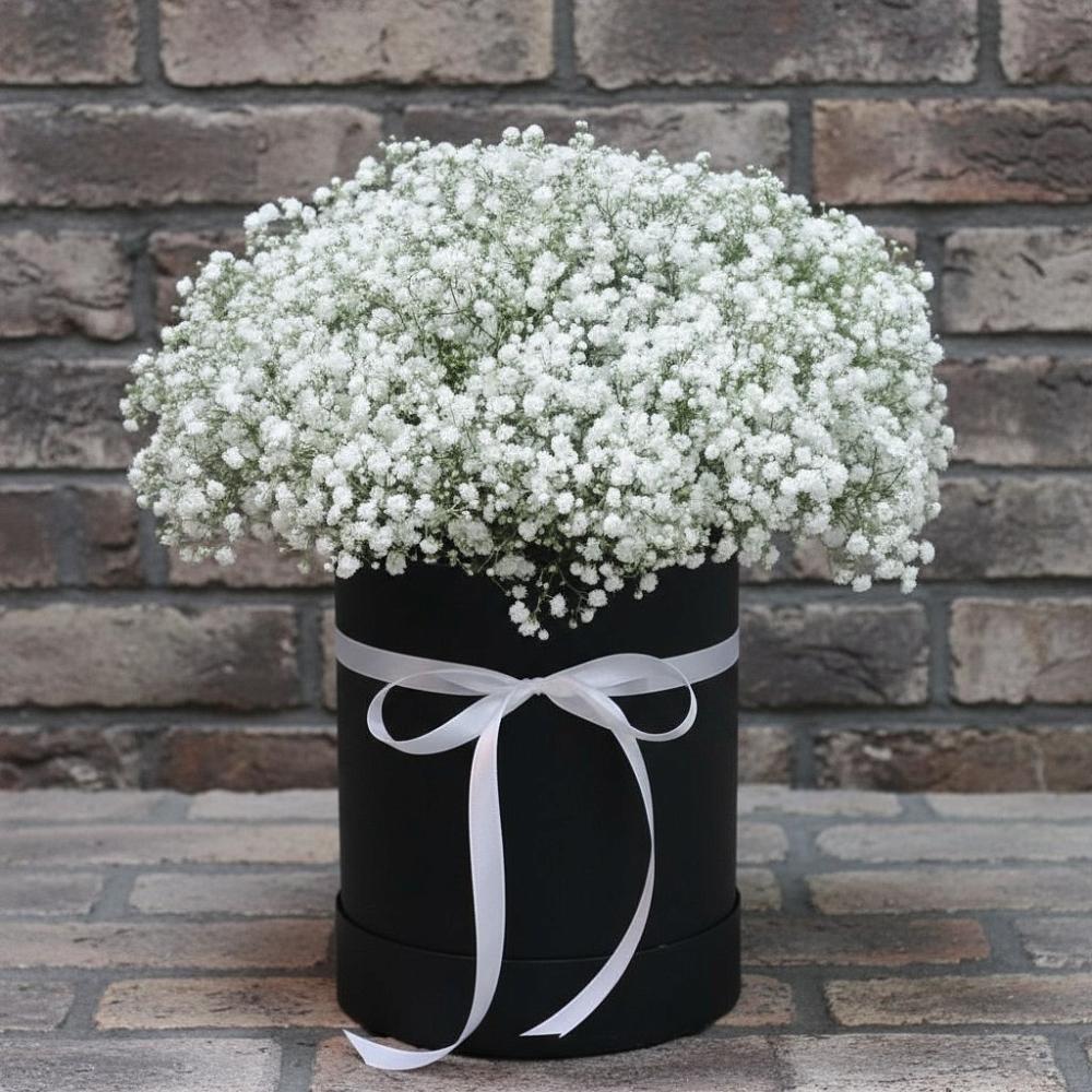 Цветочная композиция из Гипсофила в шляпной коробке в Заметчино