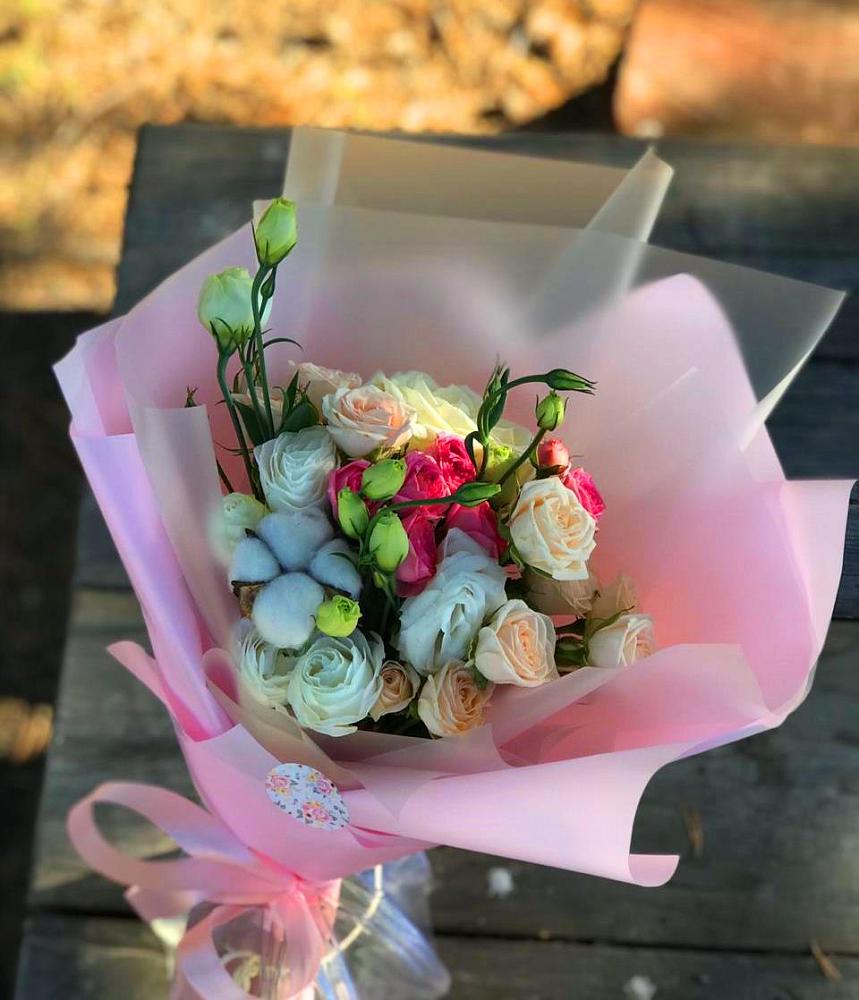 Букет цветов из: Розы и Лизиантусы в Заметчино