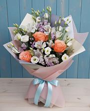 Букет цветов из:  Лизиантусы, Розы, Альстромерии и Гипсофила в Заметчино