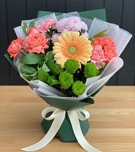 Букет цветов из:  Гвоздики, Розы, Герберы и Хризантемы в Заметчино