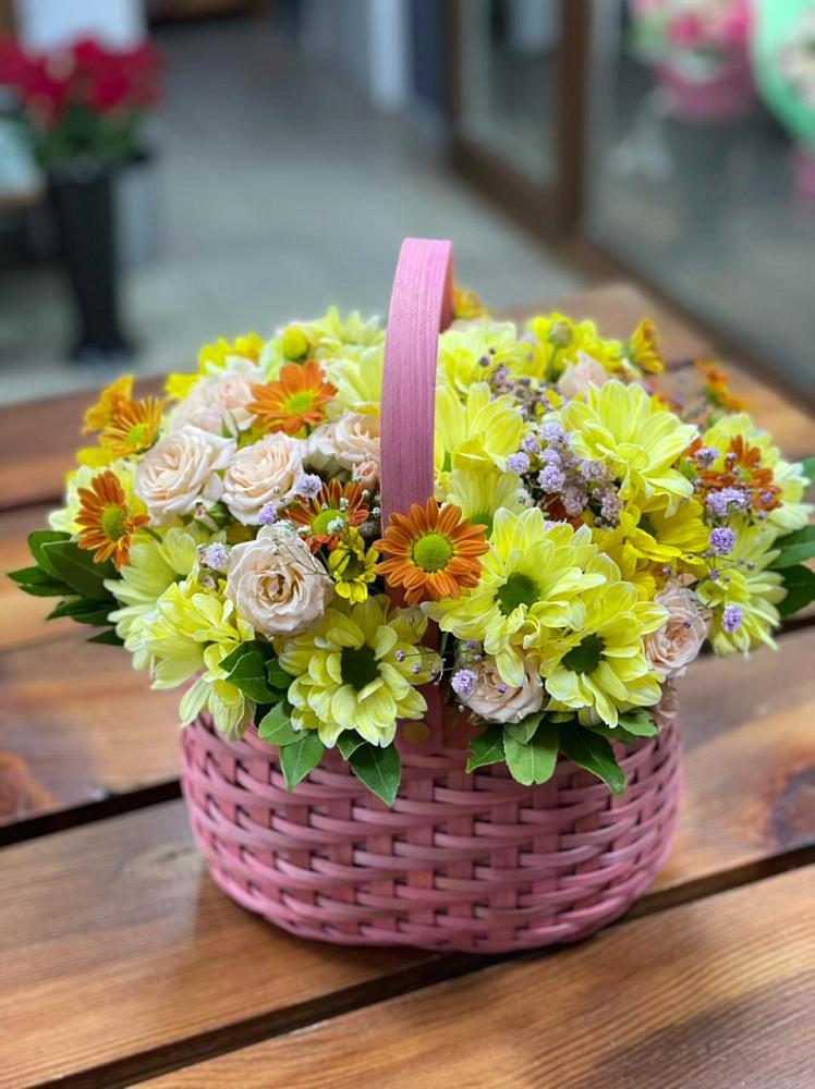 Цветочная композиция из Хризантемы и Розы в корзине в Заметчино