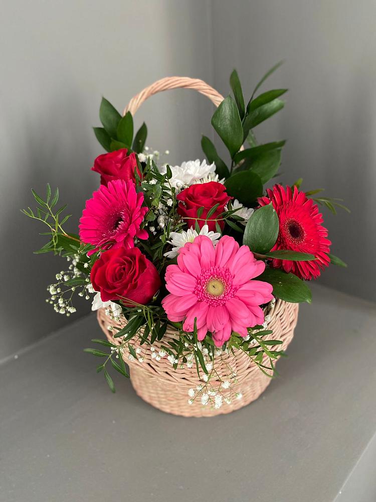 Цветочная композиция из Розы, Хризантемы и Герберы в корзине в Заметчино