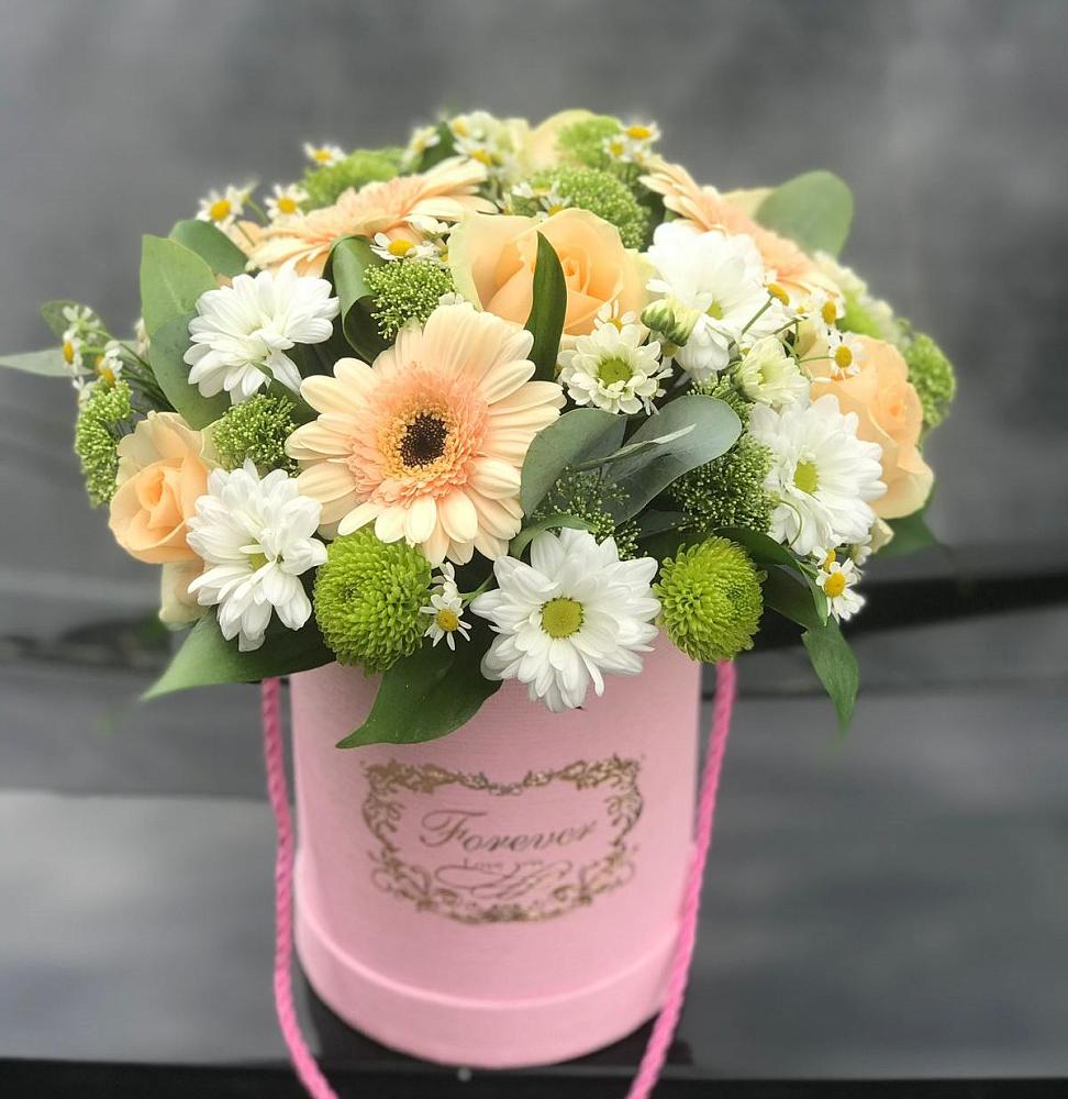 Цветочная композиция из Розы, Герберы и Хризантемы в шляпной коробке в Заметчино