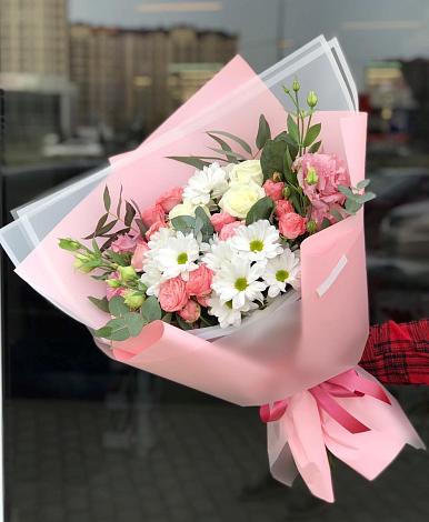 Букет цветов из: Розы, Лизиантусы и Хризантемы в Заметчино