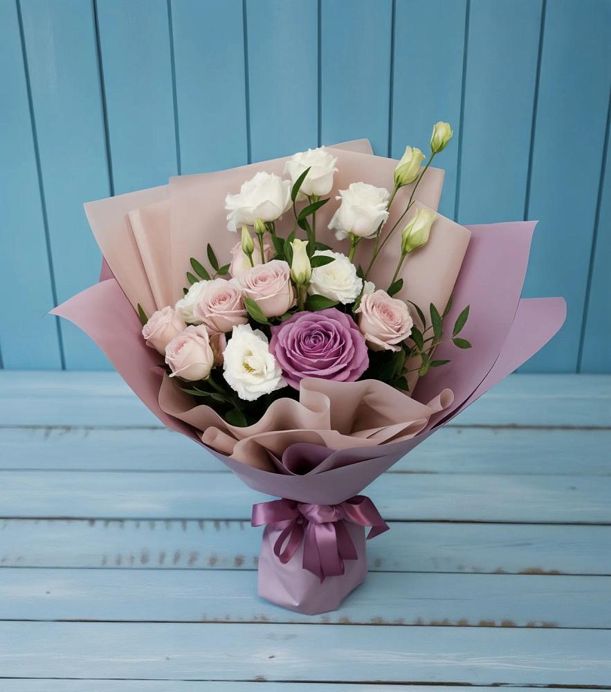 Букет цветов из: Розы и Лизиантусы в Заметчино